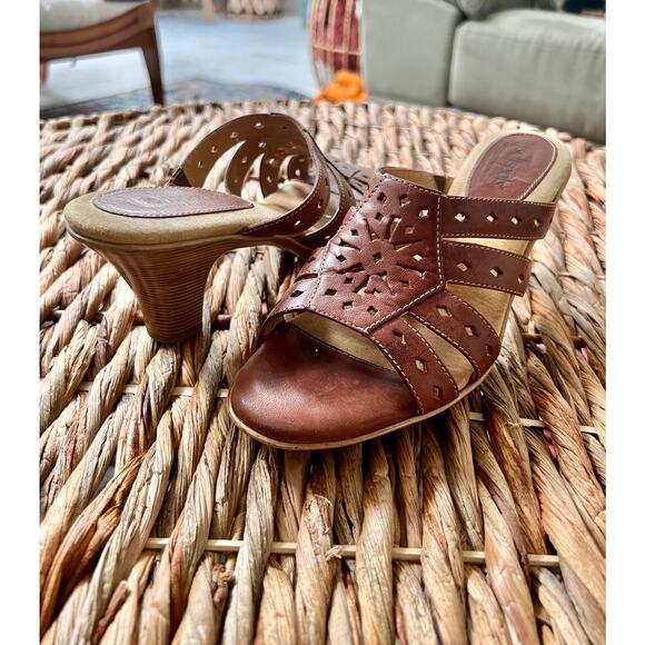 Vintage Softspots Slip On Heels/Sandals, Sz 8 - Picture 9 of 9